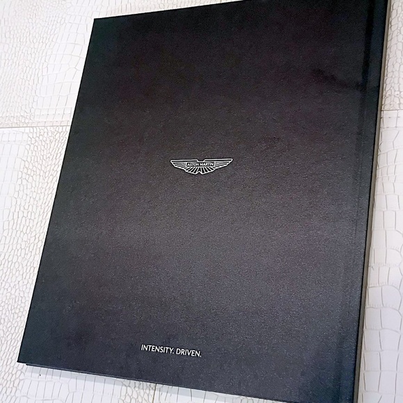 Brand New  Aston Martin Vantage 2024 Hardback Sales Brochure - Picture 3 of 5
